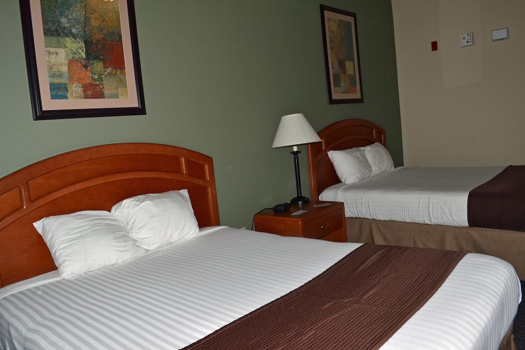 Paola Inn And Suites Δωμάτιο φωτογραφία