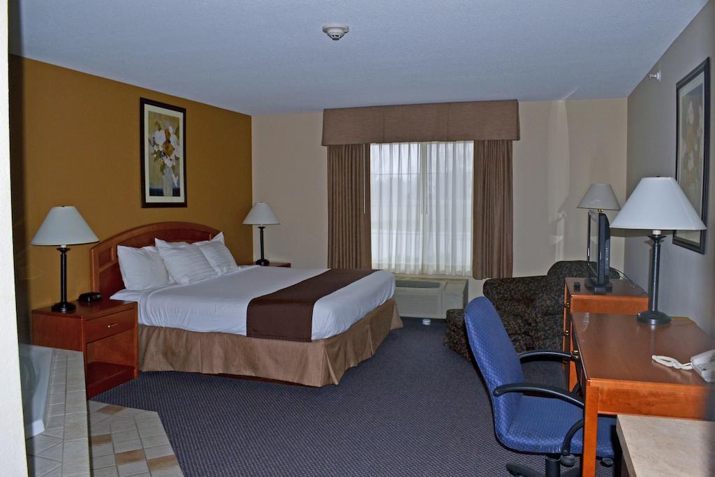 Paola Inn And Suites Δωμάτιο φωτογραφία