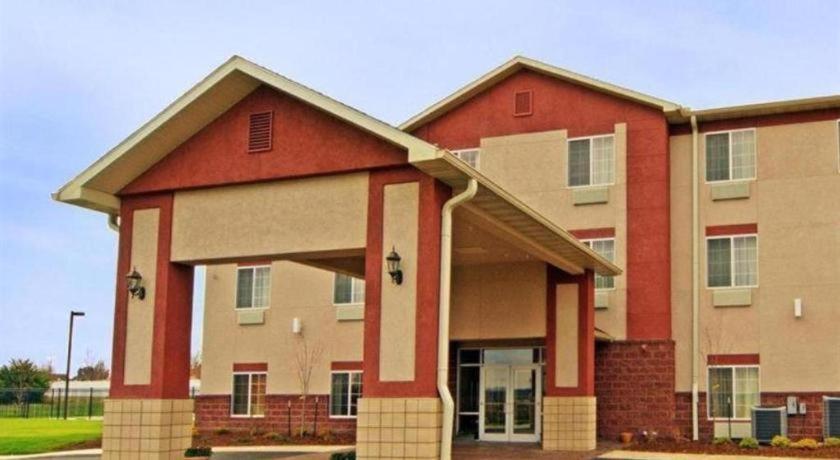 Paola Inn And Suites Εξωτερικό φωτογραφία