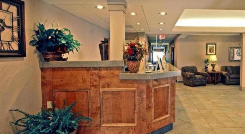 Paola Inn And Suites Εξωτερικό φωτογραφία