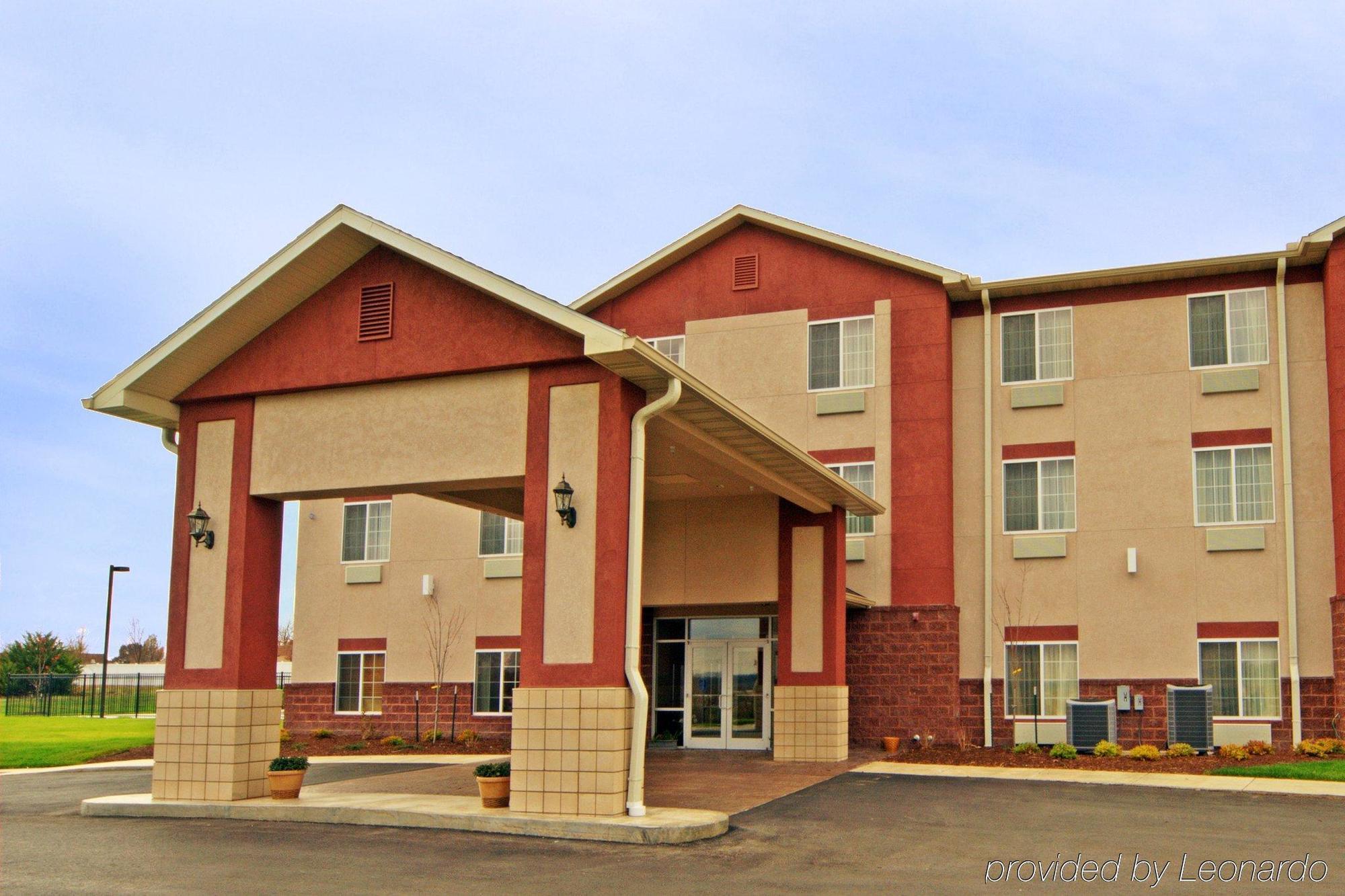 Paola Inn And Suites Εξωτερικό φωτογραφία