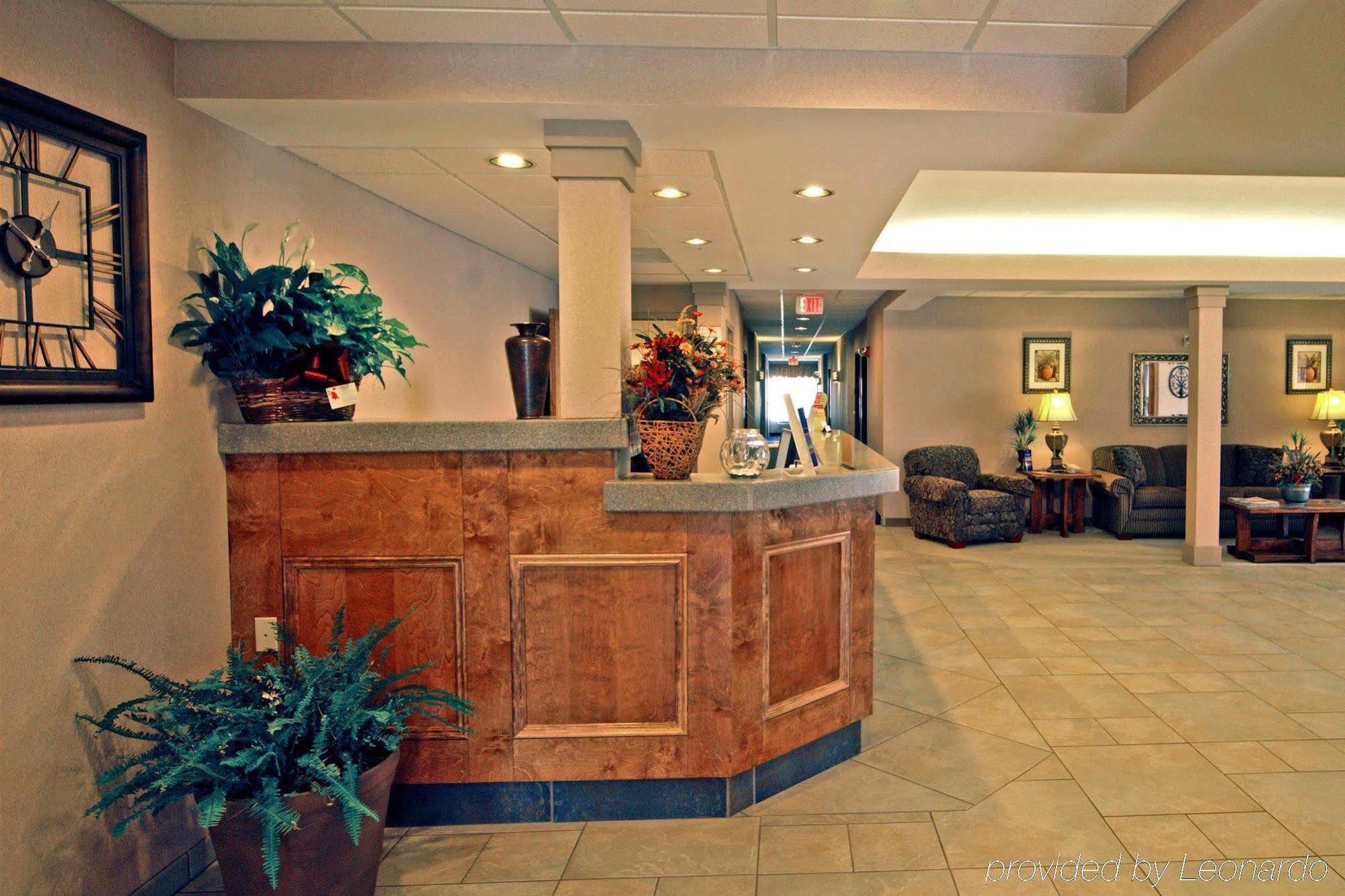 Paola Inn And Suites Εσωτερικό φωτογραφία