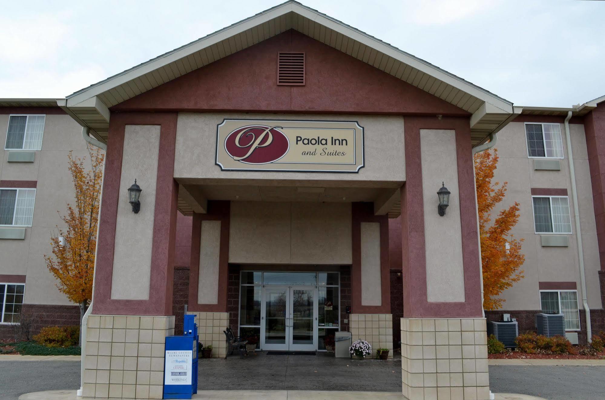 Paola Inn And Suites Εξωτερικό φωτογραφία